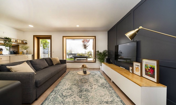 Braga House | Impeccable Two-Room House with Family-Friendly Amenities