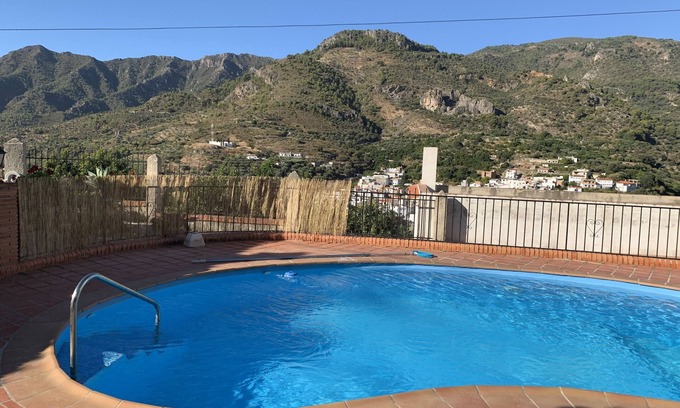 Guajar Faraguit House | Scenic Retreat with Pool and Views for 12 Guests