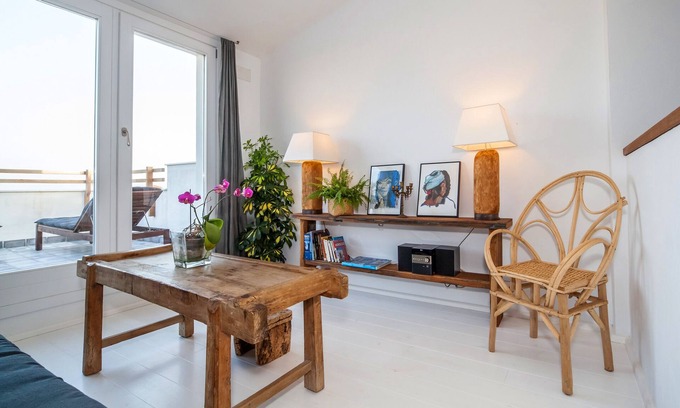 Tarifa House | Historic House with Ocean Views and Spa Amenities