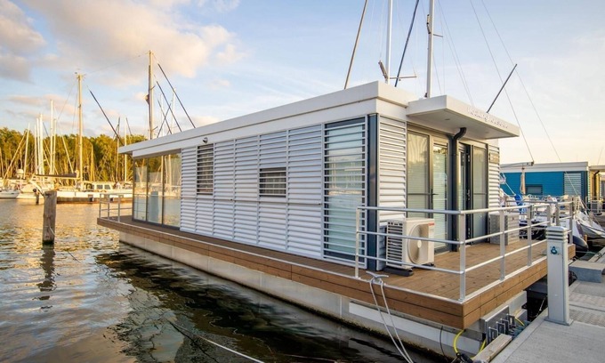 Peenemuende Apartment | Cozy Houseboat for 4 Guests in Peenemünde