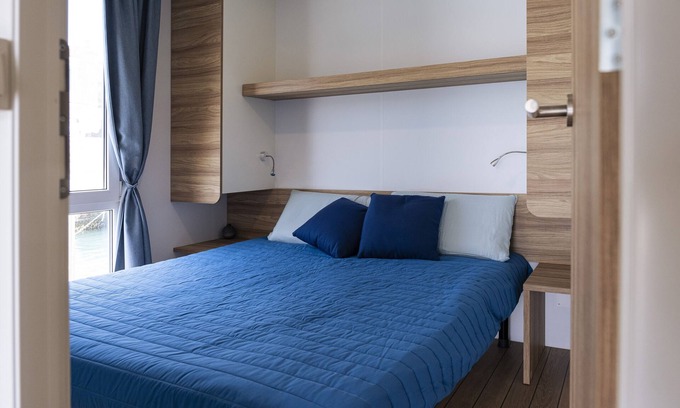 Bisceglie Boat Rental | Unforgettable Houseboat Experience in Bisceglie Harbor