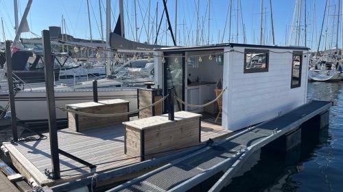 Trosso Boat Rental | Houseboat in Karlskrona City