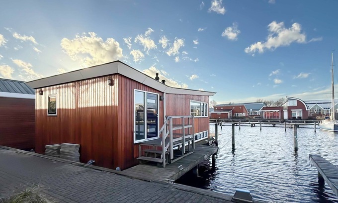 Municipality of Uitgeest House | Houseboat, located in the marina of Uitgeest