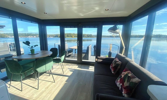 Middelaar Ski Chalet | Comfortable Houseboat at Marina Mookerplas for 6 Guests