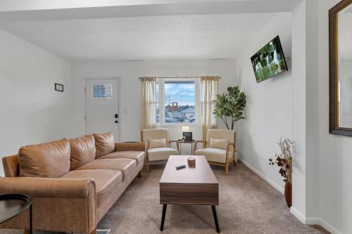 Columbus House | Inviting Housepitality - The Southside Ranch: Pet & Family Friendly