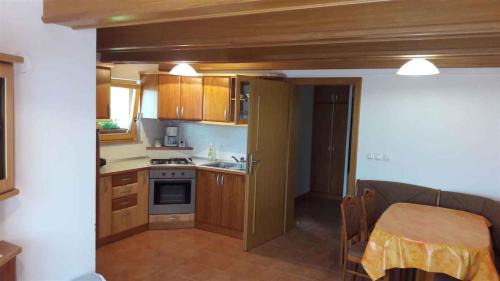 Gorenja Vas pri Smarjeti Apartment | Family-Friendly Houses and Apartments in Smarjeske Toplice