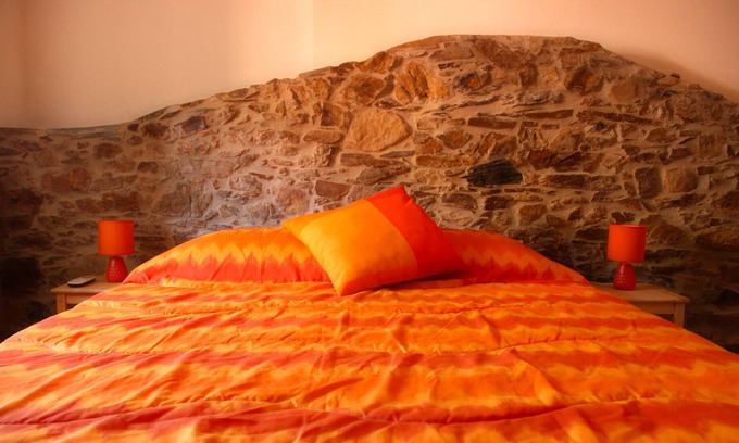 Carregais Cottage | Discover Casa da Laranjeira at Houses of Carregais