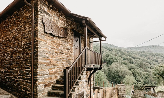 Samos Cottage | Cozy Houses of Outeiro for Two with Spa & Hot Tub