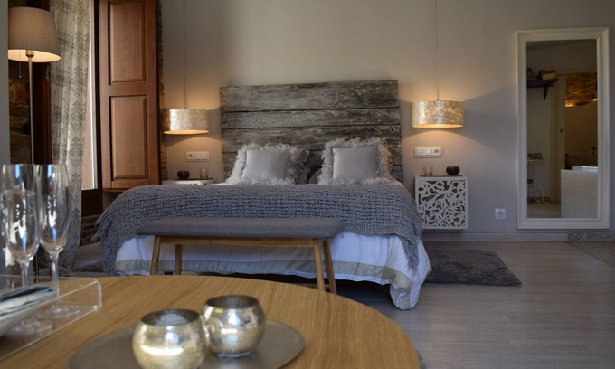 Samos Cottage | Relax at Houses of Outeiro: Spa, Breakfast & Hot Tub