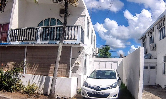 Pereybere House | Oceanfront Villa with Garden - Perfect for Families & Pets