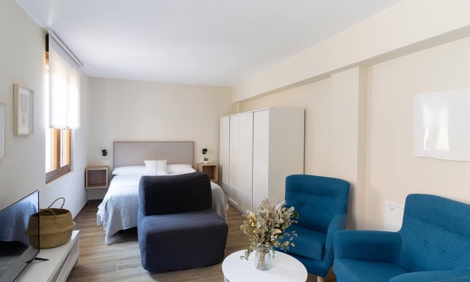 Old Town Apartment | Discover Housingleon - Azabachería 22 with Spa & Breakfast