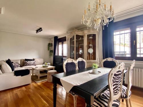 Carbajal de la Legua House | Family-Friendly Stay at Housing León with Beautiful Garden