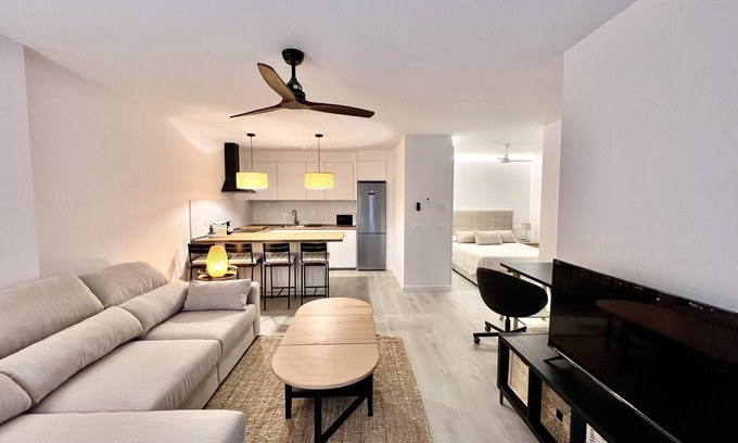 Old Town Apartment | Elegant Stay at Housing León-Palacio de Don Ramiro Suite