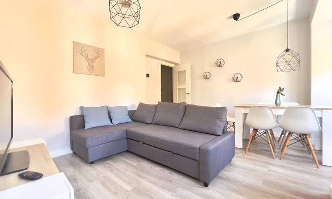 Leon Apartment | Comfortable Stay at Housing León Velarde with Spa & Breakfast
