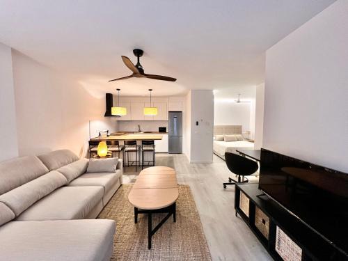 Old Town Apartment | Child-Friendly Retreat at Housingleón - Palacio de Don Ramiro