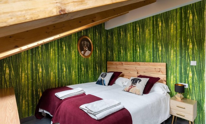 Old Town Apartment | Discover Housingleon: Five Rooms with Spa & Breakfast