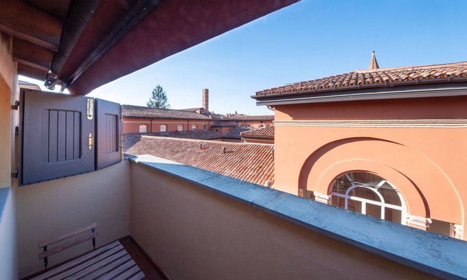 Historic Center Apartment | Experience HouSmart Tovaglie: Rated 10/10 & Pet Friendly