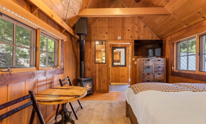 Ridgewood House | Relaxing Lakeview Cabins with Hot Tub at Houston Camp