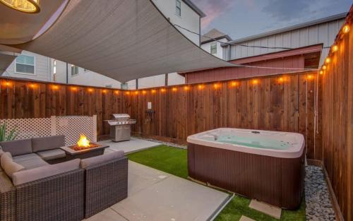 Washington Ave./ Memorial Park House | Stylish Houston Hotel with Jacuzzi & Pet-Friendly Amenities