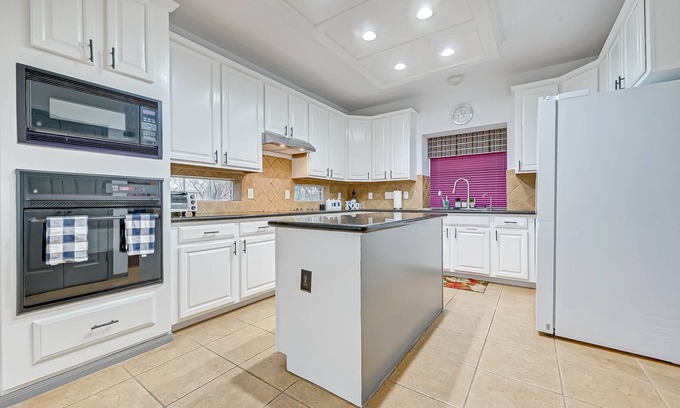 FM 1960 House | Inviting Houston-Cypress Home with Family-Friendly Amenities