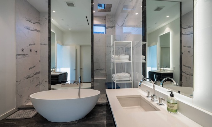 Shady Acres House | Discover Houston Heights Retreat with Spa & Family Amenities