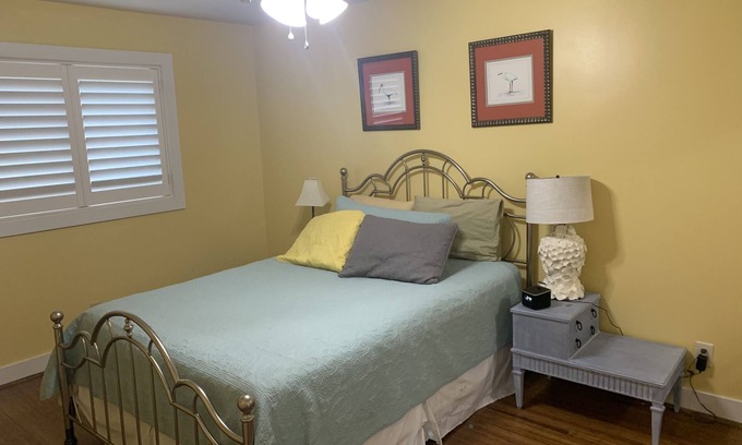 Houston Heights Apartment | Cozy Houston Heights Garage Apartment with Private Entrance