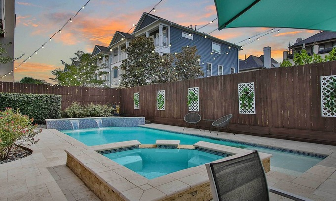 Shady Acres House | Inviting Home Near Downtown Houston with Pool & Hot Tub
