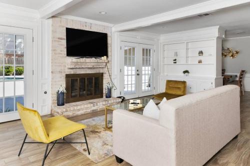 Sugar Land House | Stylish Houston Retreat with Pool & Ocean Views