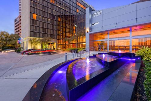Uptown Hotel | Relax at Houston Marriott West Loop by The Galleria
