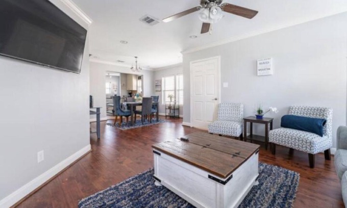 MacGregor Apartment | Pet-Friendly Retreat in Houston with Breakfast Included