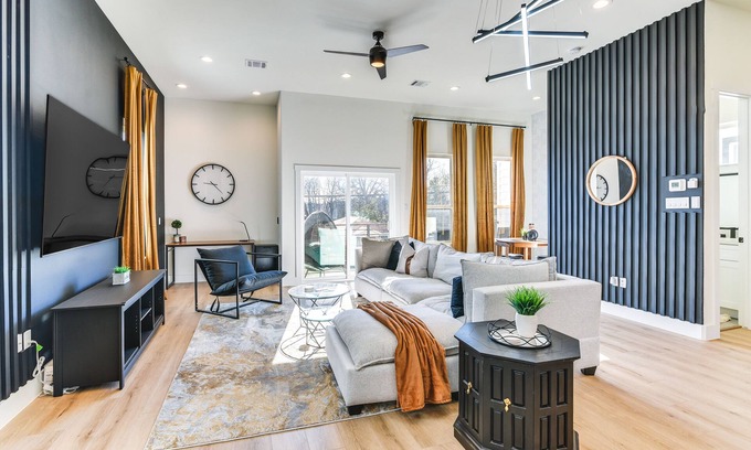 OST - South Union House | Modern Houston Townhouse with Office & Home Gym Amenities