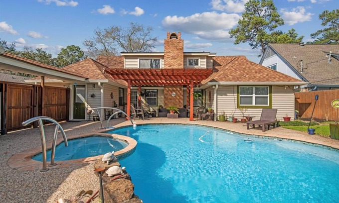 Spring Branch West Villa | Inviting Houston 4BR Retreat with Pool & Hot Tub Awaits