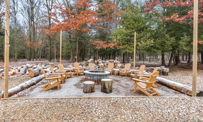 Olanta Cabin | Pet-Friendly Houtzdale Hideaway with Spa & Breakfast
