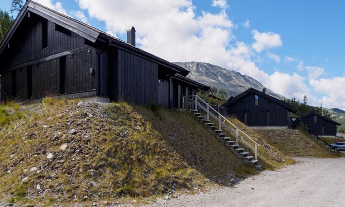 Atra House | Pet-Friendly Stay at Hovdetunet 77-Gaustablikk, Rated 9.8