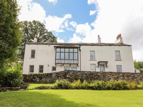 Braithwaite House | Relaxing Retreat at How End: Child-Friendly With Pool Access
