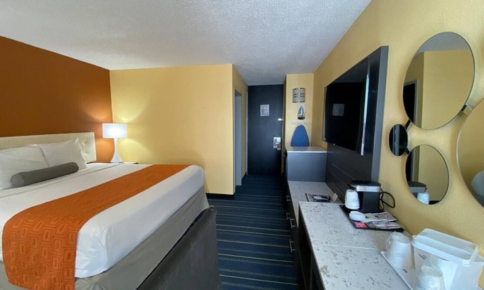 Clifton Hotel | Comfortable Stay at Howard Johnson in Clifton, NJ