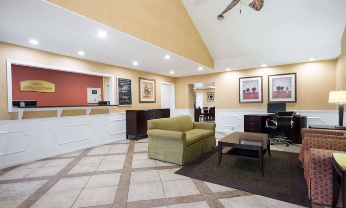Dalton Hotel | Welcoming Stay at Howard Johnson by Wyndham Dalton
