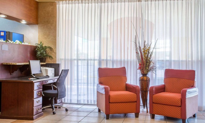 Lakeland Hotel | Discover Howard Johnson by Wyndham Lakeland with Pool & Spa