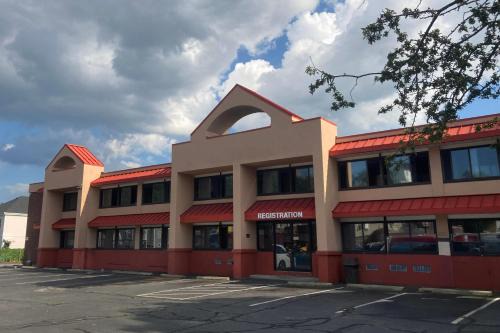 Malden Hotel | Budget-Friendly Econo Lodge Boston-Malden with Breakfast