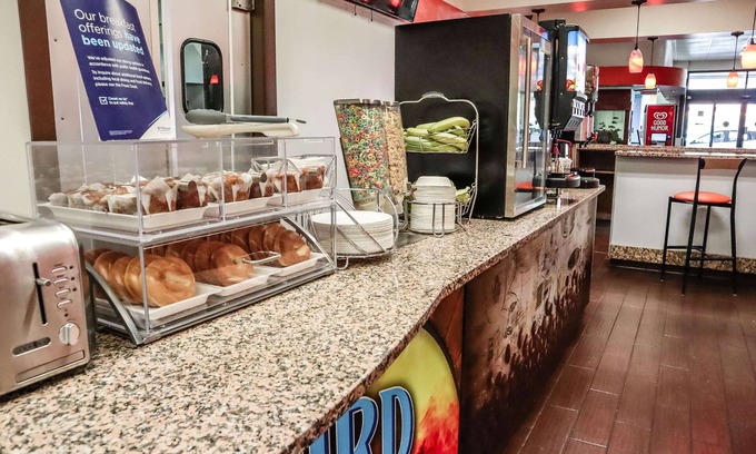 Fellowship Hotel | Convenient Stay at Howard Johnson Ocala with Pool & Breakfast
