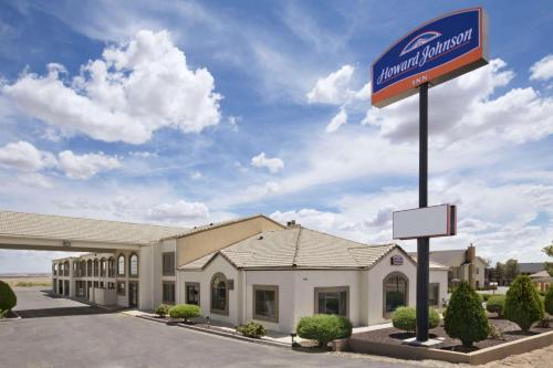 Holbrook Hotel | Pet-Friendly Howard Johnson by Wyndham Holbrook with Pool