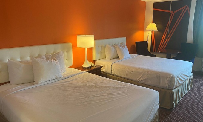 Manteno Hotel | Convenient Stay at Howard Johnson by Wyndham Manteno