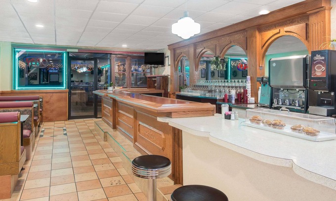 Saugerties Hotel | Inviting Stay at Howard Johnson by Wyndham Saugerties