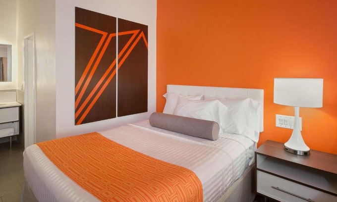 Toms River Hotel | Comfortable Stay at Howard Johnson Toms River with Pool & Ocean View