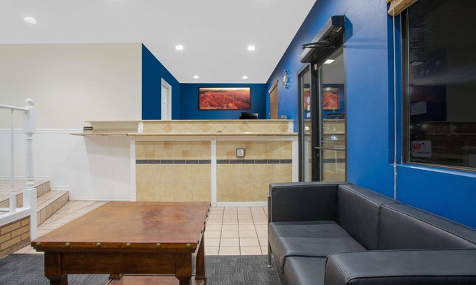 St. George Hotel | Convenient Howard Johnson Hotel & Suites in St. George