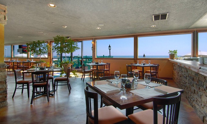 Ocean City Hotel | Oceanfront Howard Johnson Plaza Hotel with Spa & Pool