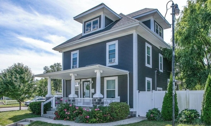 Harters Heights House | Ideal Howard St. Manor: Perfect ND Gameday Getaway!