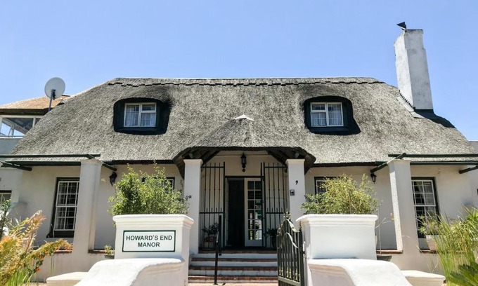 Pinelands Bed & Breakfast | Welcoming Howards End Manor B&B with Oceanfront Pool