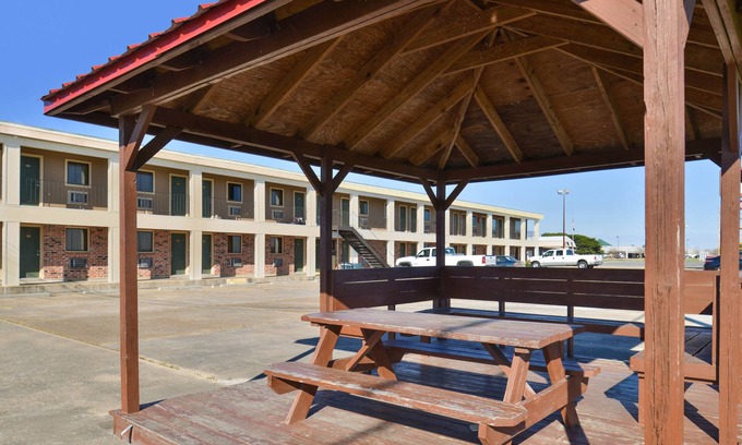 Eunice Hotel | Budget-Friendly Stay at Howards Inn Motel with Breakfast