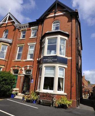 Lytham St. Anne's House | Pet-Friendly Retreat at Howarth House - 4 Star Experience
